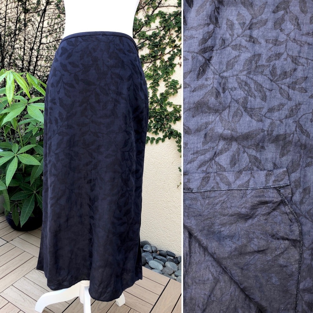 1990 Gunext maxi skirt in navy blue color glazed linen black floral design
